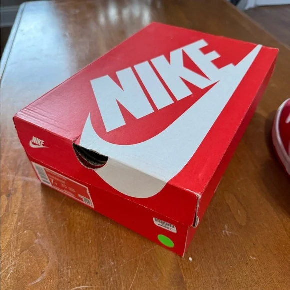 Nike Red and White Women's Sneakers - Picture 10 of 11